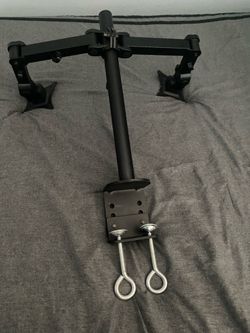 Dual monitor arm mount