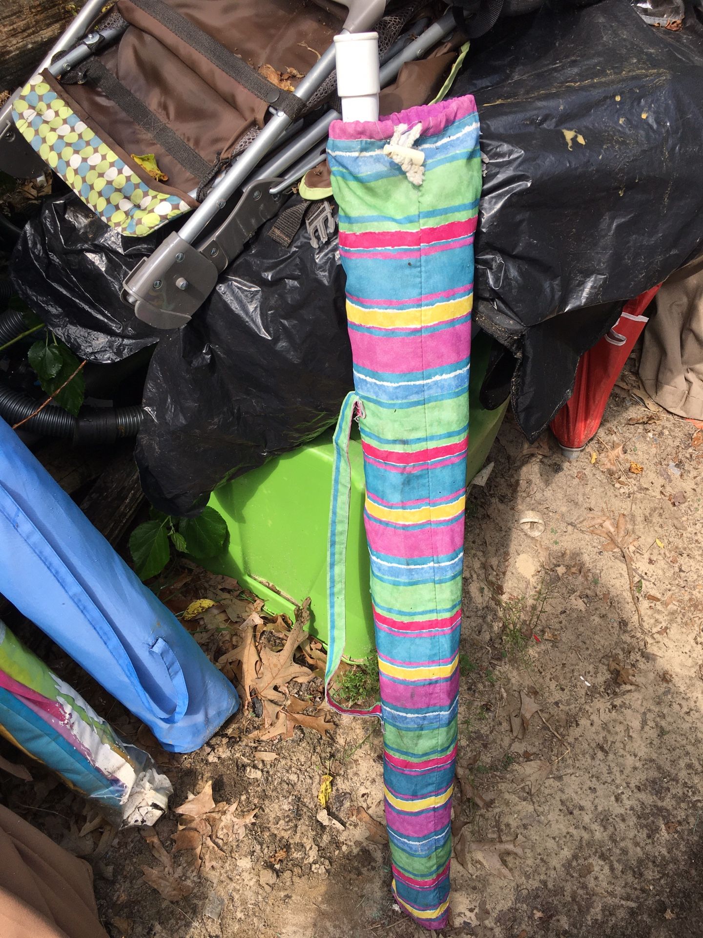 Nice beach on Bralla 8 foot with carrying case only 35 firm