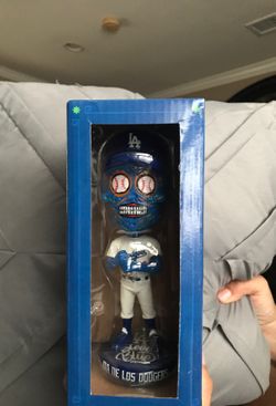 Dia de Los dodgers bobble head