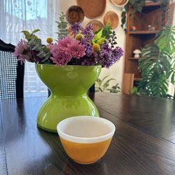 vintage pyrex yellow americana bowl #401