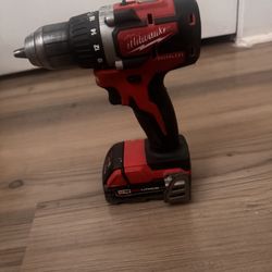 Milwaukee Impact Drill 