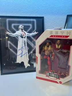 WWE Ultimate Figure + Signed Picture - Seth Rollins