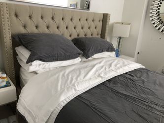 High End Queen Size Bed Mattress $800