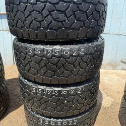 35//12//50//22 12 ply
Toyo open contry At
90% de vida 
Dot 22