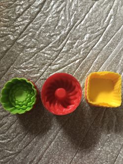 Silicone cupcake and muffins liners