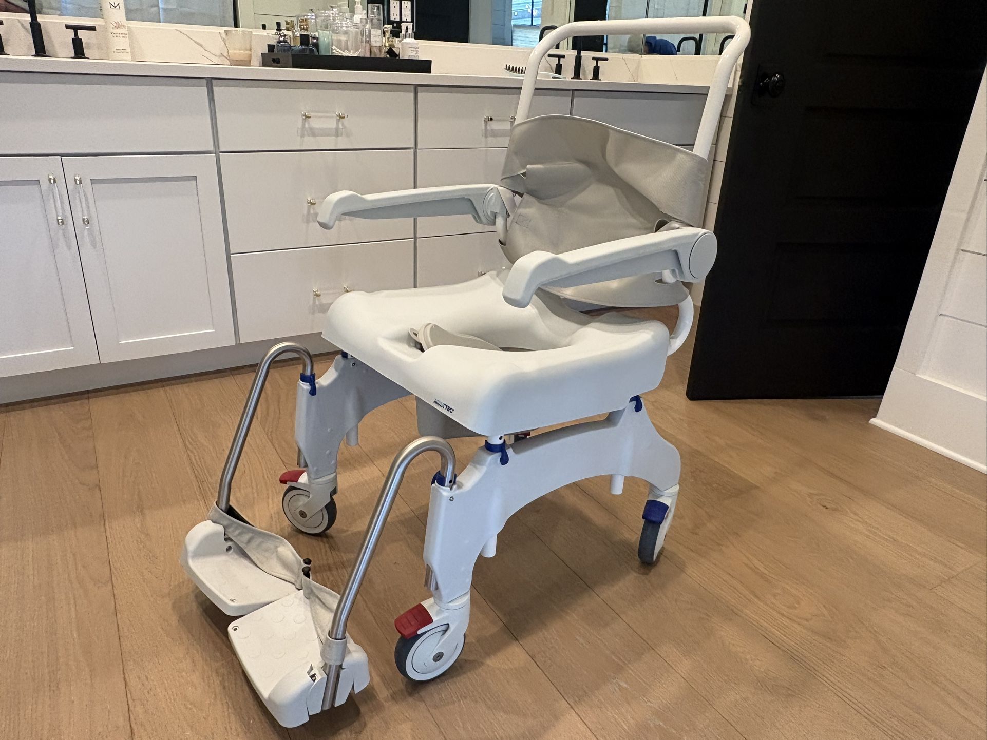 AQUATEC Ergo Shower/Commode Chair