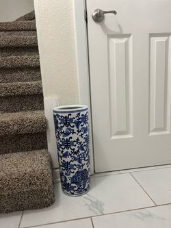 Blue and White oriental Asian umbrella stand Vase