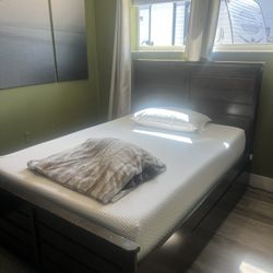 FUll Size Bed With Drawer/Trundle 