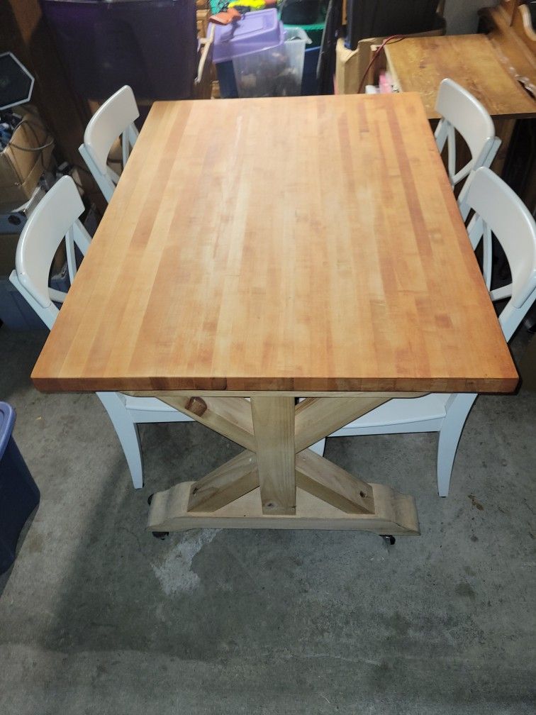 Kitchen Table And 4 Chairs