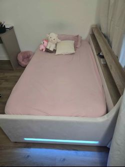 Nest bed with lights and phone connection