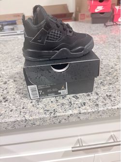 Jordan Black cat 4 toddler 7c