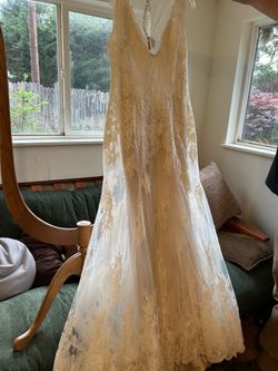 Gorgeous wedding dress from Bholden! Size 6