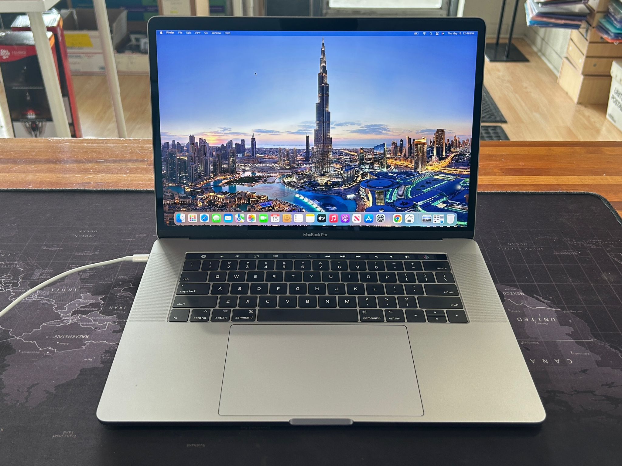 Apple MacBook Pro 15” 2017 3.1GHz Core i7 16GB 500GB -Crack Bazel See Pics Fully Functional