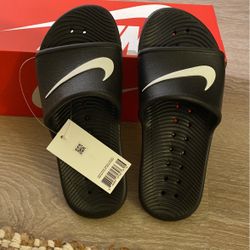 Nike boys Slides Size 5