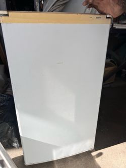 Sanyo mini fridge