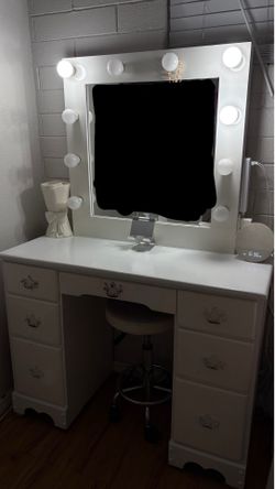 Vanity desk