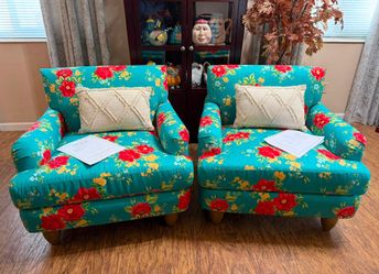 Super Bright and Cheerful Pair of NEW Livingroom Chairs