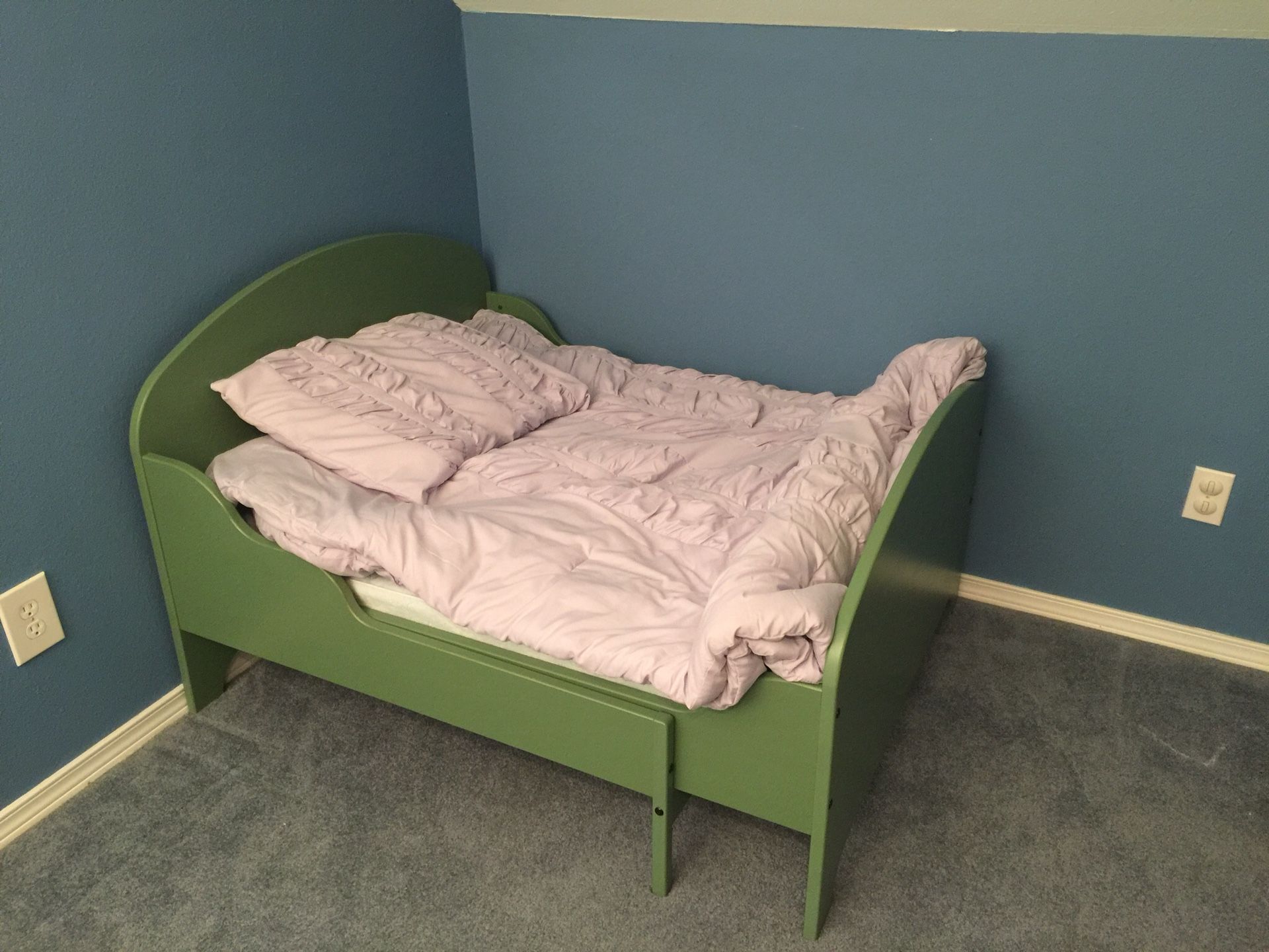 IKEA Busunge Extendable toddler bed. Green