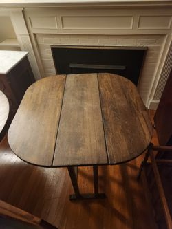 Antique 19th Century Leaf Table