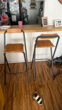 2 barstools