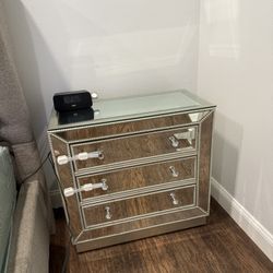 2 Mirrored Nightstands 