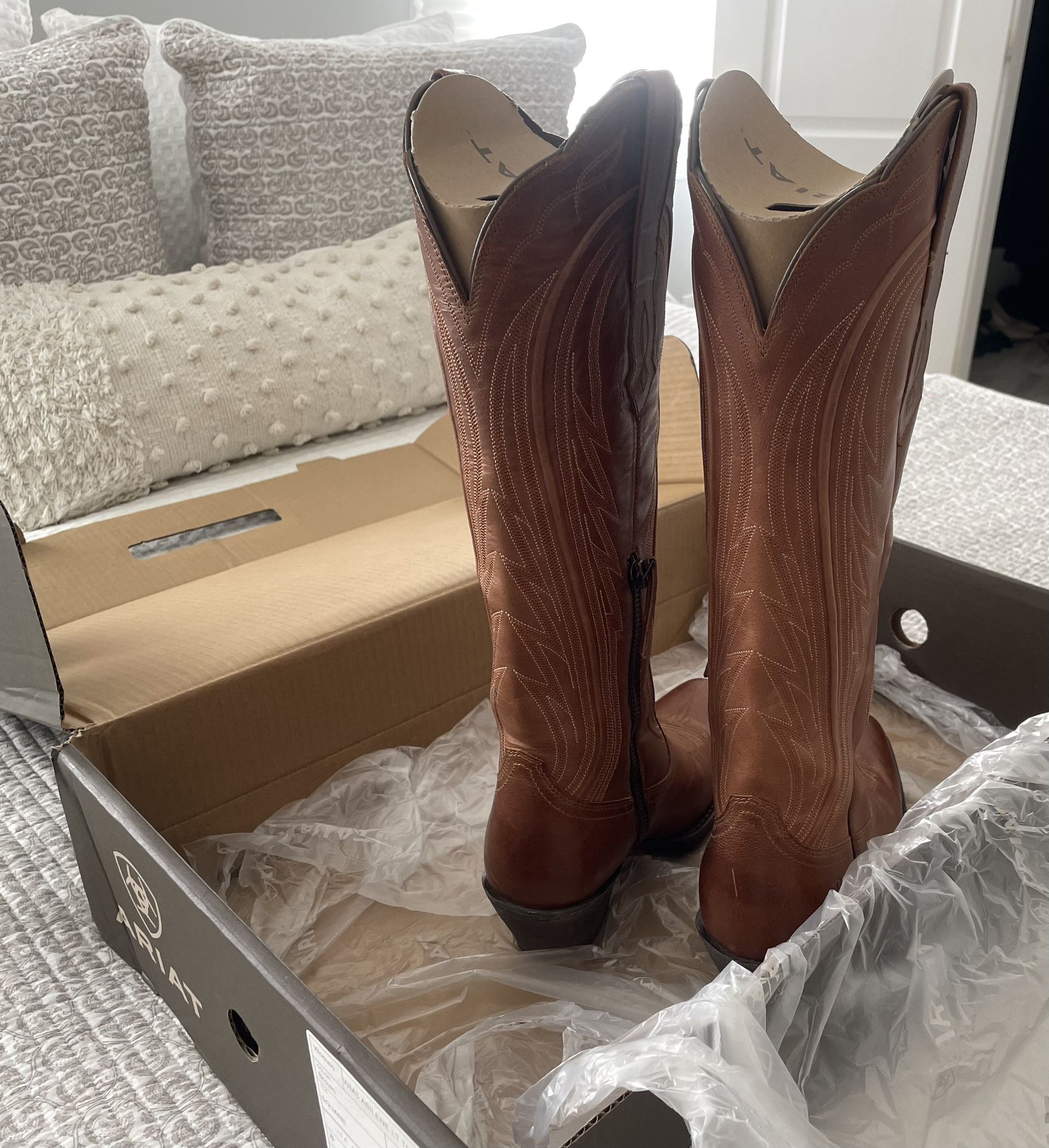 ARIAT Adeline Western Boot Women Size 8 for Sale in Sound Beach NY OfferUp