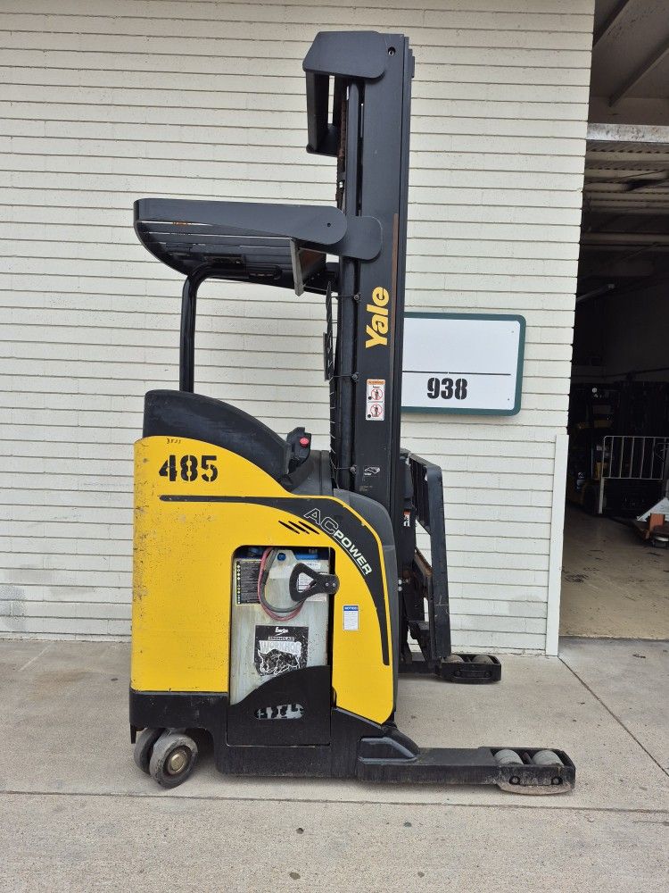** 2019 Yale Reach Truck NRR35 **