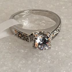 NEW 18 KT GP SILVER RHINESTONE RING SIZE 6 😍😍😍