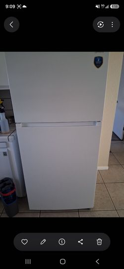 Looking to sell my 1 year old fridge. It has a 2 year warranty on it.