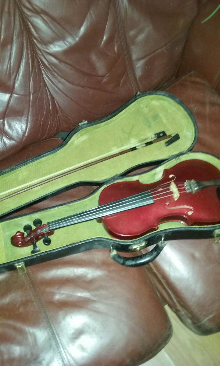 Stradivarius 3/4 Violin early copy, original bow, locking case w/key