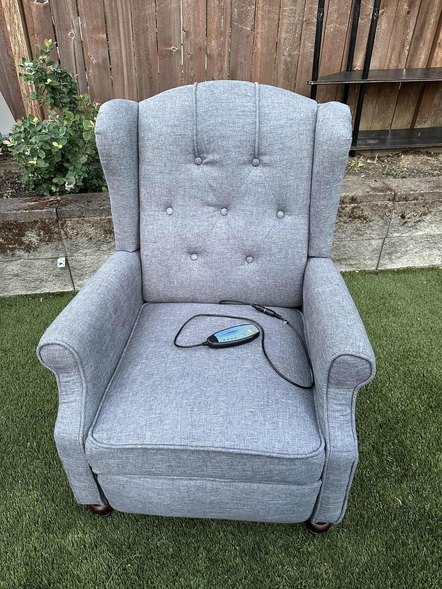 Massaging recliner