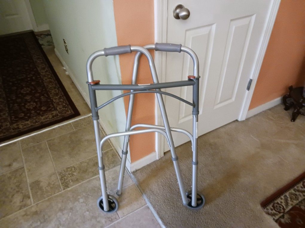 WAKER ON WHEELS ADJUSTABLE 300 LBS CAPACITY