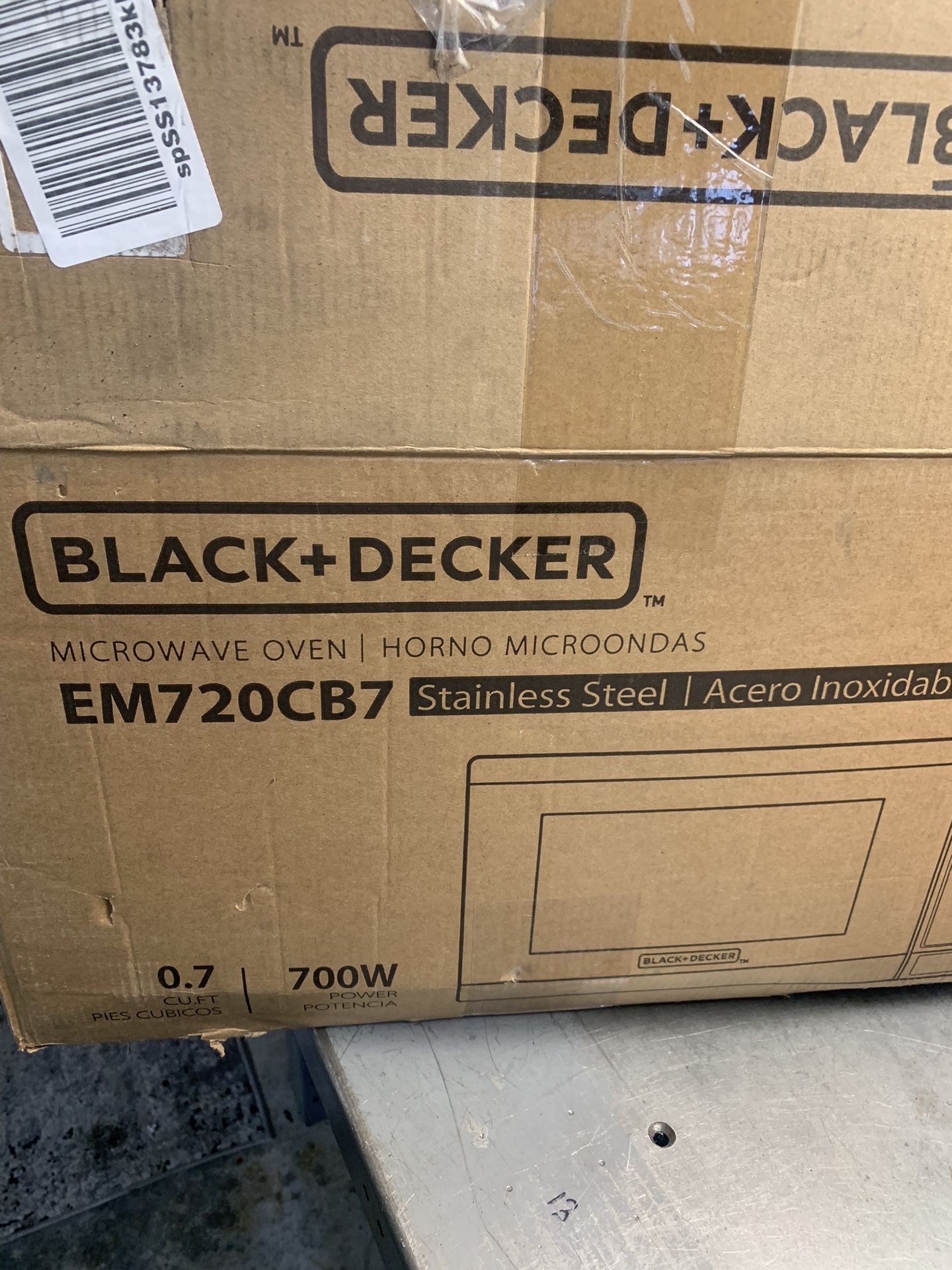 BLACK+DECKER EM720CB7 Digital Microwave Oven