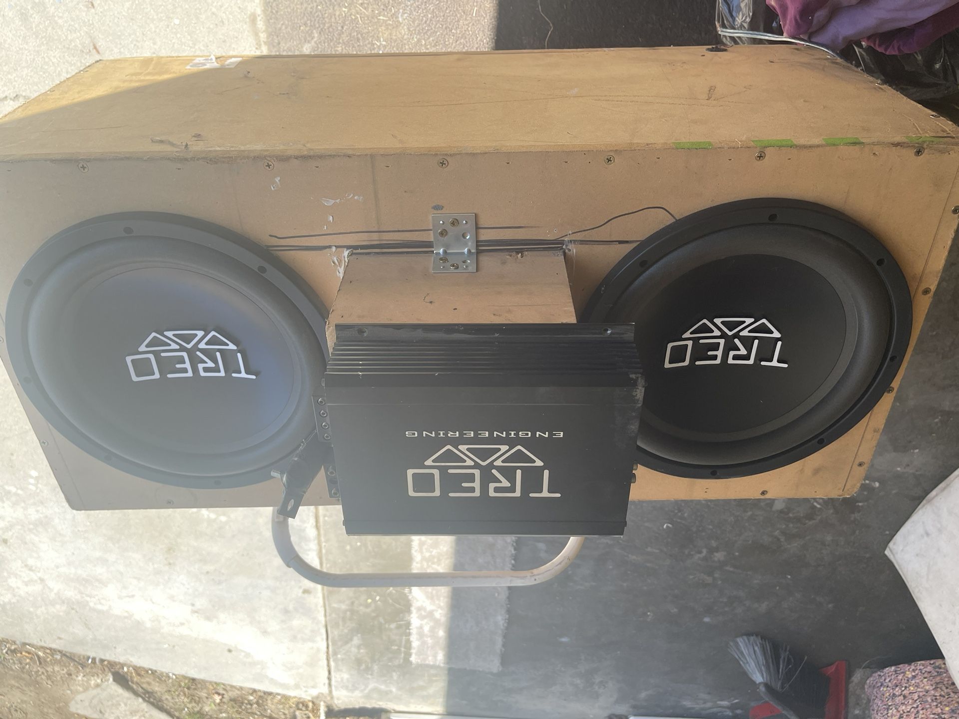 12” Speakers n Amp New Only Used For Two Months 