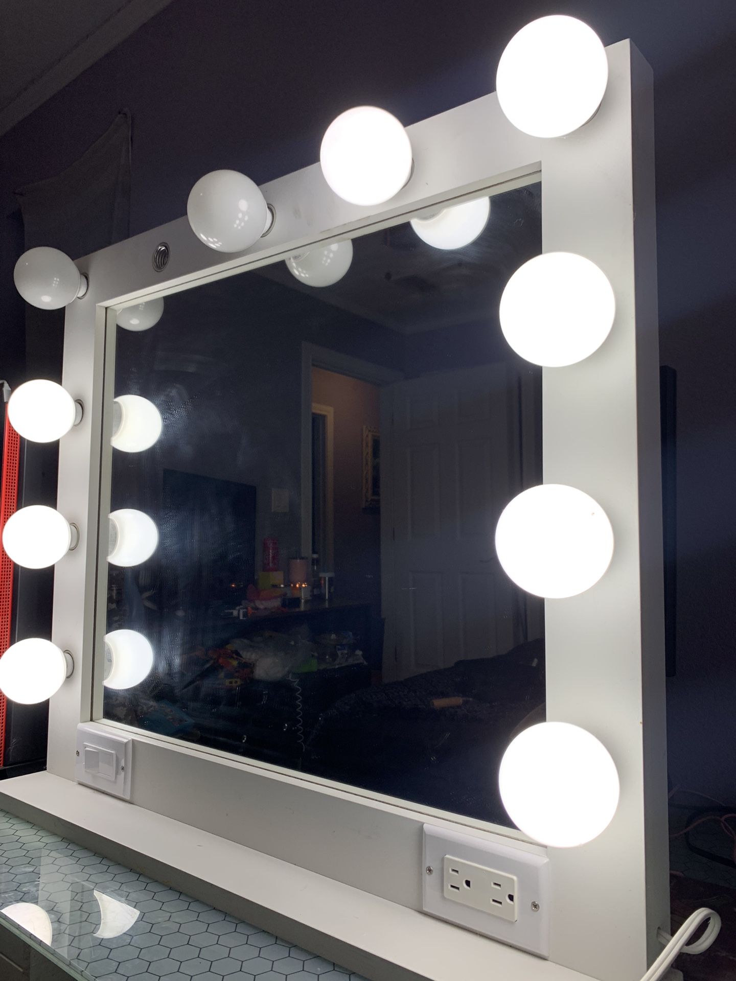 MAKEUP VANITY MIRROR WITH LIGHTS (32 Wide by 28 tall)
