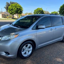 2012 Toyota Sienna