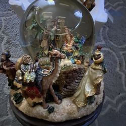 Beautiful Nativity Water Globe 