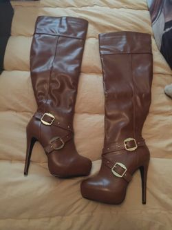Woman knee high boots size 7.5
