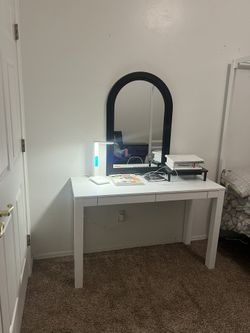 Desk/Mirror/light