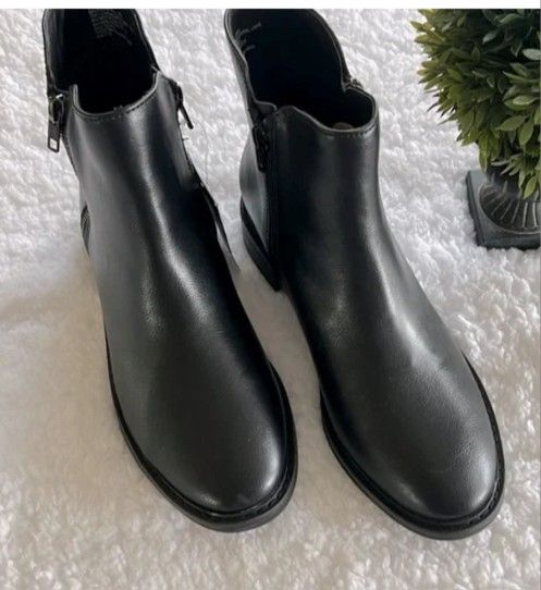 Universal Thread Boots Womens 7 Ankle Bootie Black Faux Leather Sid