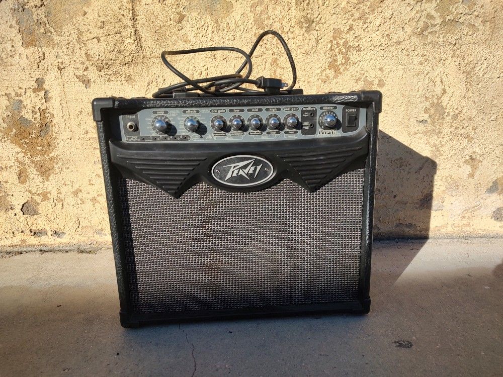 Peavey Vypyr 15 Watt Modeling Amplifier Black VYPYR15 0(contact info removed) 8 Ohms w/ Effects