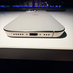 iPhone 15 pro 256gb unlocked Natural Titanium
