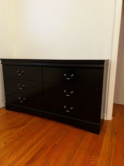 6-Drawer Wood Dresser – Dark Finish – Great Condition