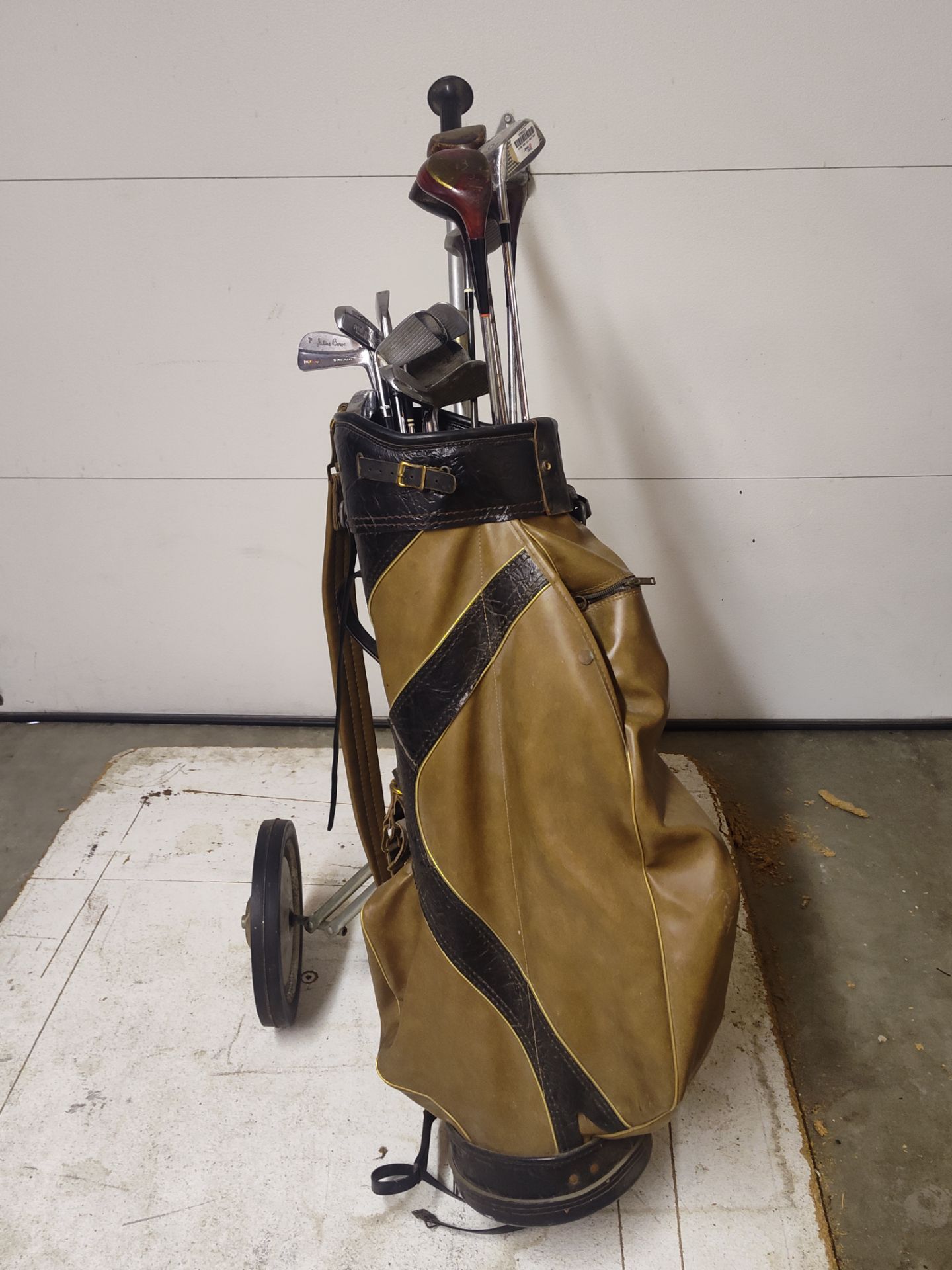 Set of golf clubs