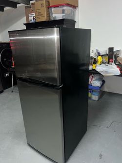 Refrigerator 26 “ wide