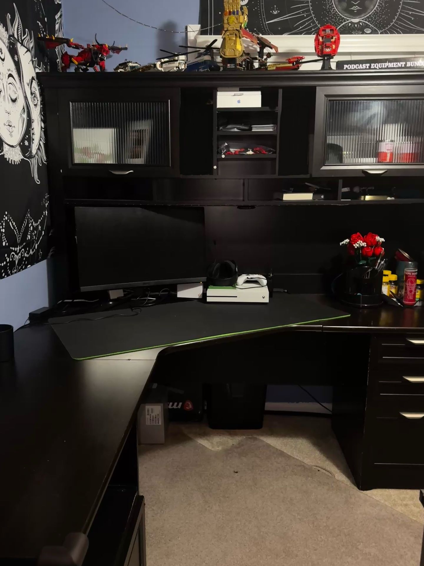 office setup/desk/table
