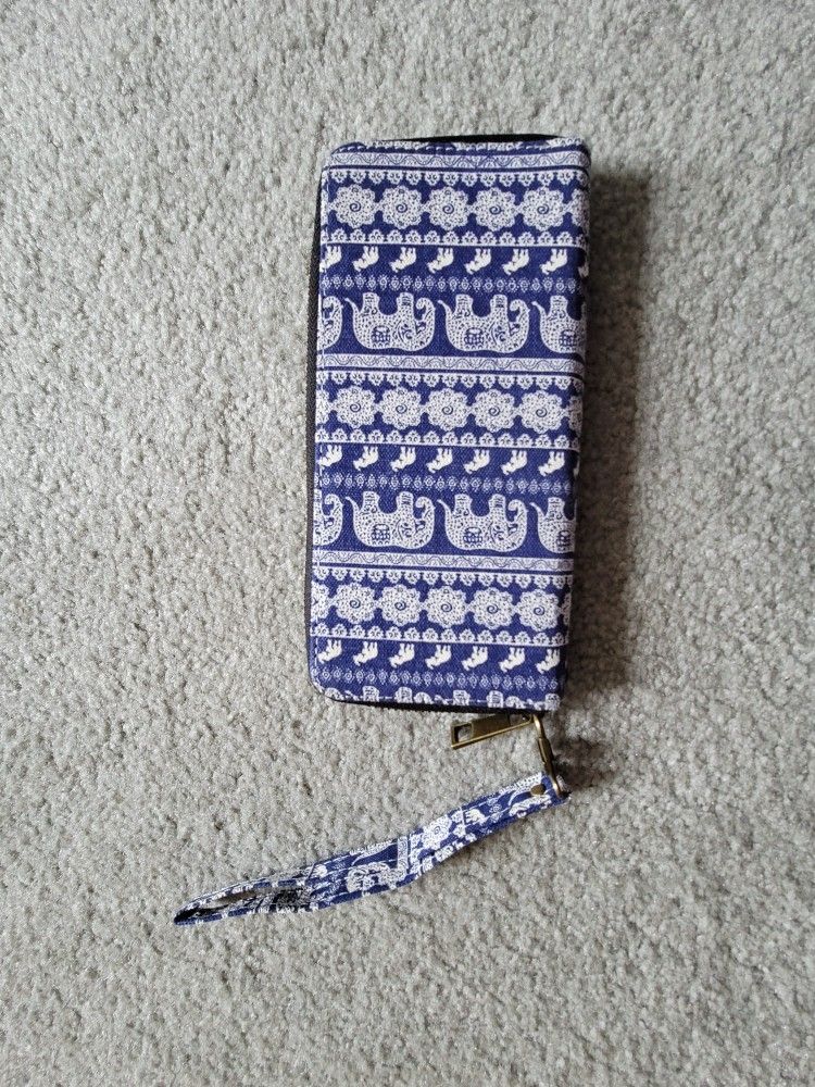 Clutch Wristlet Wallet Boho Chic Unionbay Women's Elephant Print White Blue NWOT.
Women's Unionbay Elephant Zip Wallet The Unionbay Elephant Zip