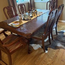 Formal Dining Table With 2 Leaves And 6 Chairs