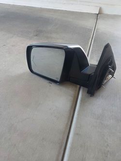 2014-2017 Toyota Sequoia drivers outer mirror with turn signal