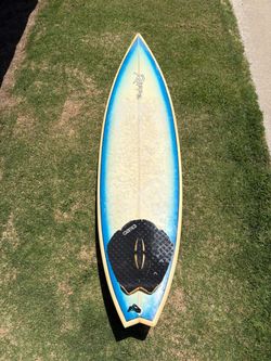 Rippe 6-4” surfboard with fin system